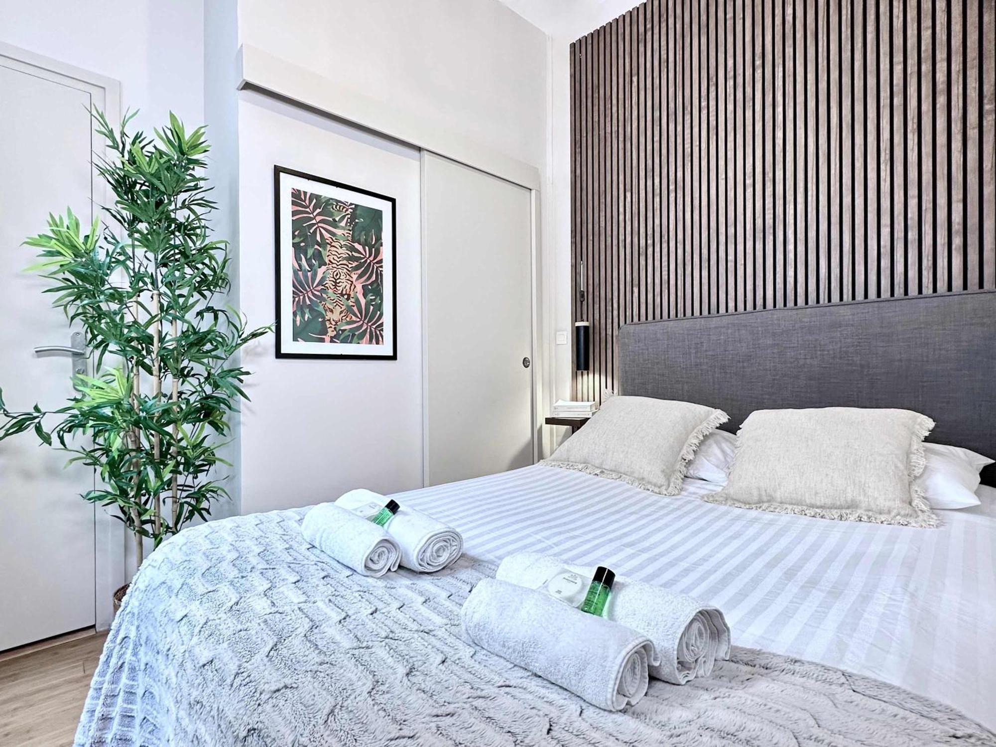 Apartament Renovated Champs-Elysees Retreat Paryż Zewnętrze zdjęcie