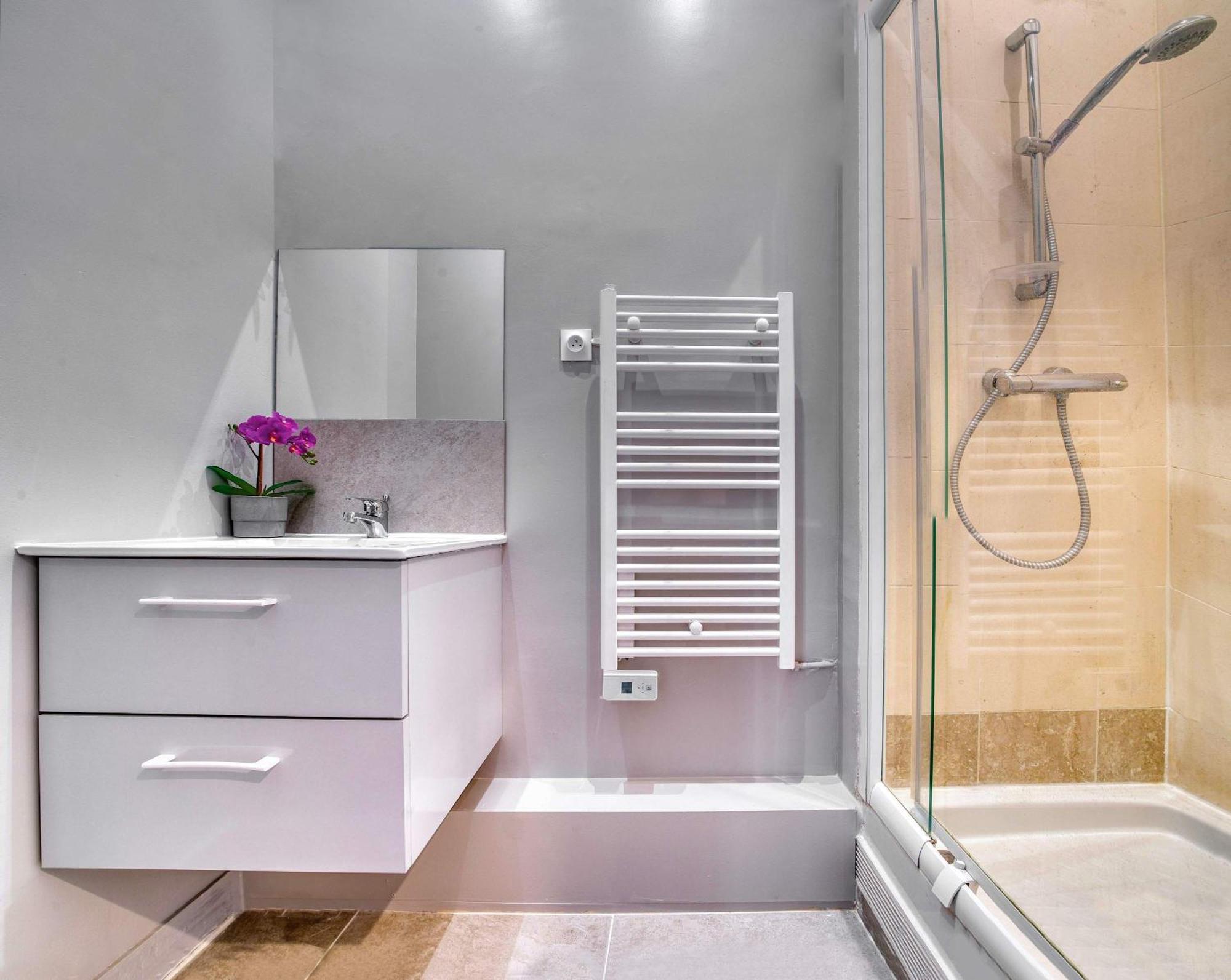 Apartament Renovated Champs-Elysees Retreat Paryż Zewnętrze zdjęcie