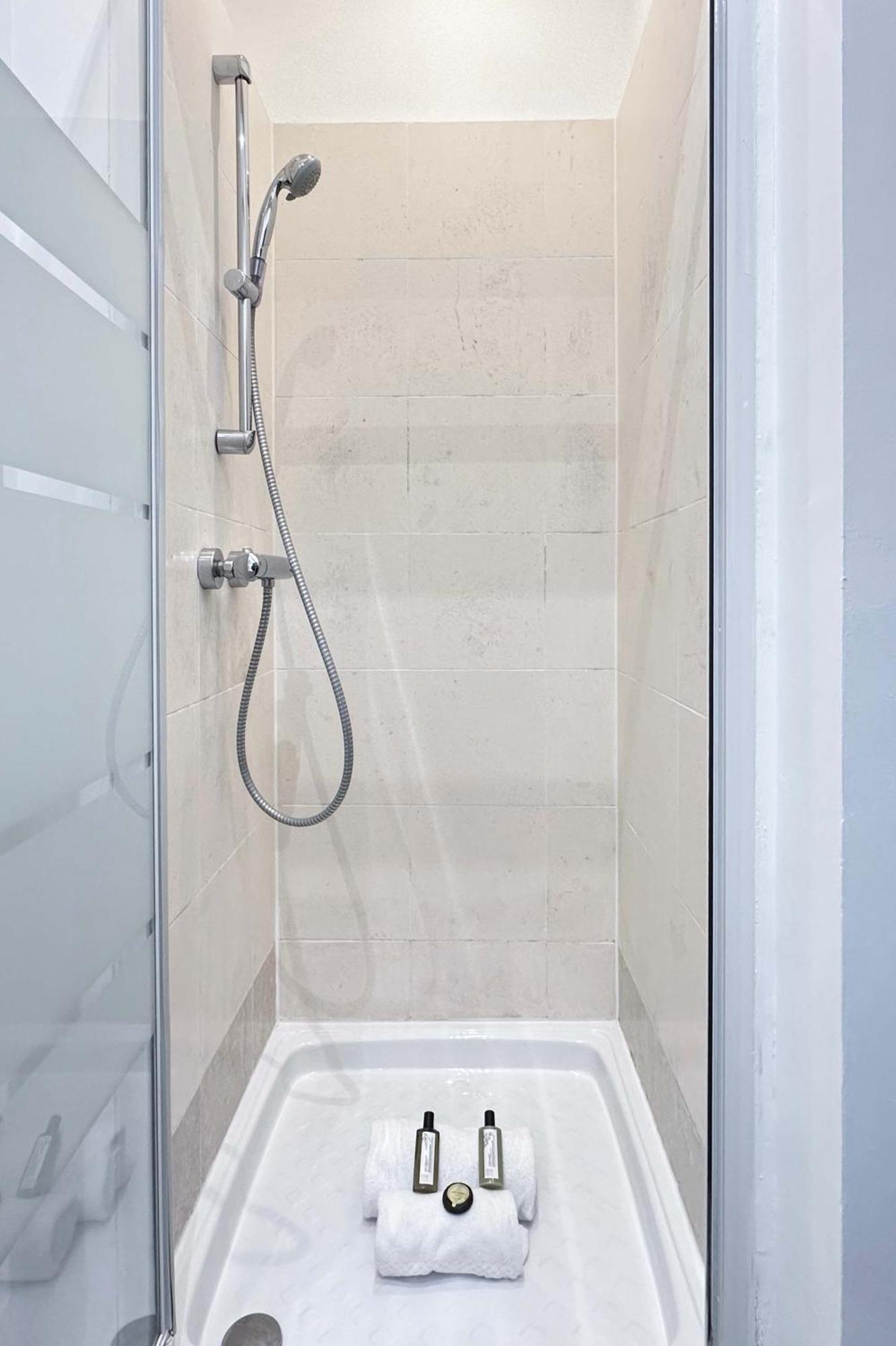 Apartament Renovated Champs-Elysees Retreat Paryż Zewnętrze zdjęcie