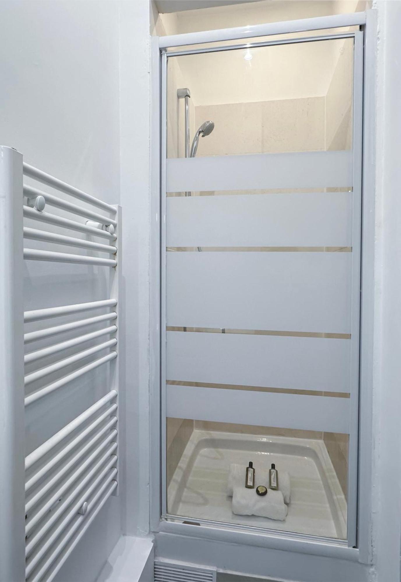 Apartament Renovated Champs-Elysees Retreat Paryż Zewnętrze zdjęcie